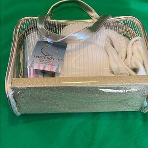 Gold and Cream 4-Piece Gift Set